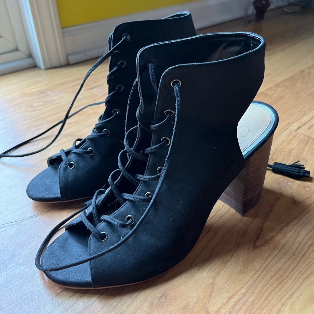 Jessica Simpson, size 9, heels